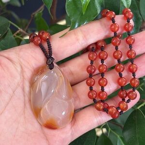 Elegant Agate Pendant Necklace